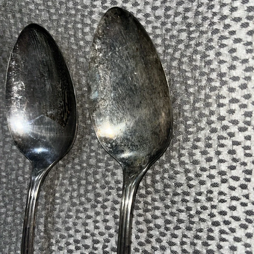 2 Oneida LYNNWOOD Silver-plate Serving Spoons‎ Need Polished